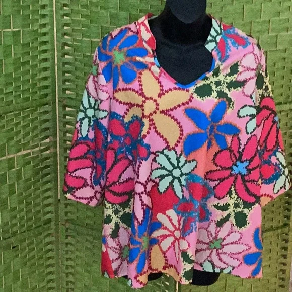 🌺🌸NWOT Shein Curve 1XLG Colorful Top Closet Must Have & So Much Fun To Wear 🌺🌸 - Picture 3 of 9
